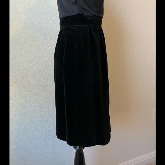 Vintage Saint Laurent Velvet Pencil Skirt Size 40 - Picture 3 of 8